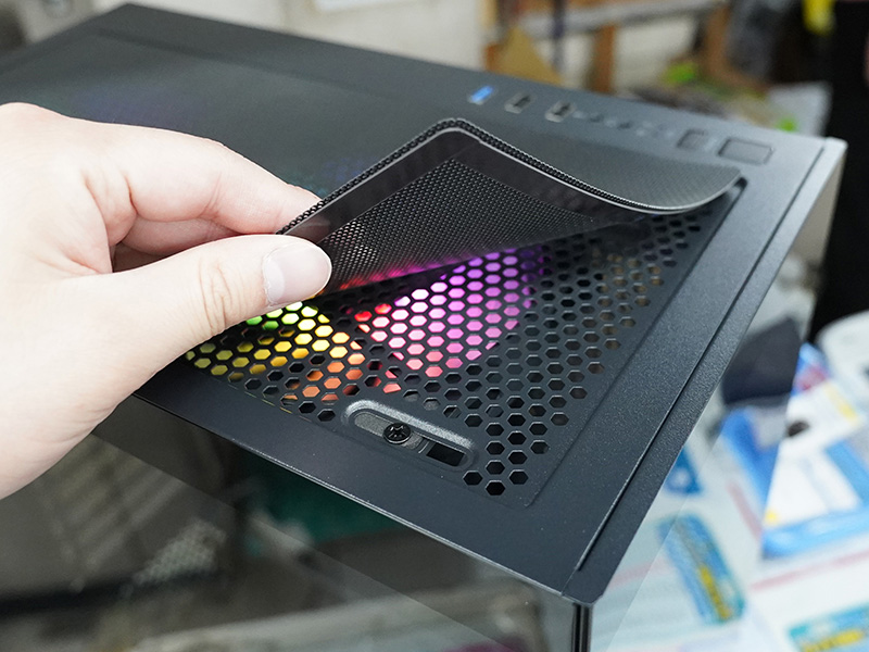 watch_akiba's tweet image. 更新：MSIの安価なピラーレスPCケース「PAG PANO M110A」が登場、RGBファン×3基搭載で5,980円 akiba-pc.watch.impress.co.jp/docs/news/news… #自作PC #MSI