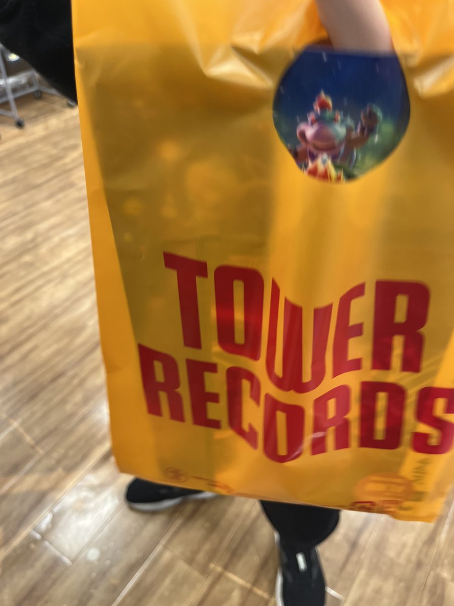 yyworldkk's tweet photo. 「自分の息子がタワレコで買い物をする」のトロフィーを獲得しました🏆 https://t.co/oFV2UXGmG0