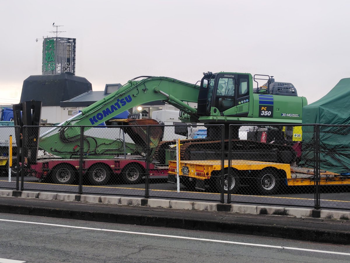 wsaCw4NOLJtlaWM's tweet photo. 水陸両用のショベル
意外と車高が高い❗
丸積みで運べるとは https://t.co/0zxzeXTjLS