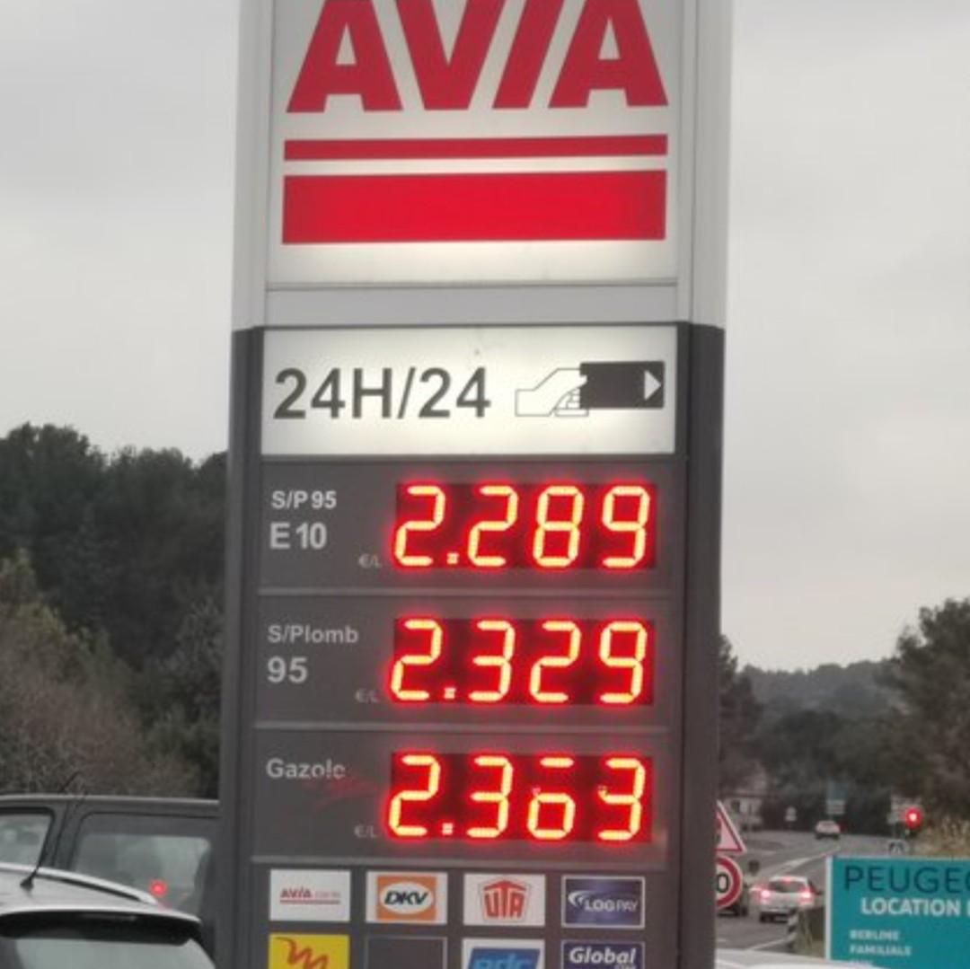 gauchecaca tweet media