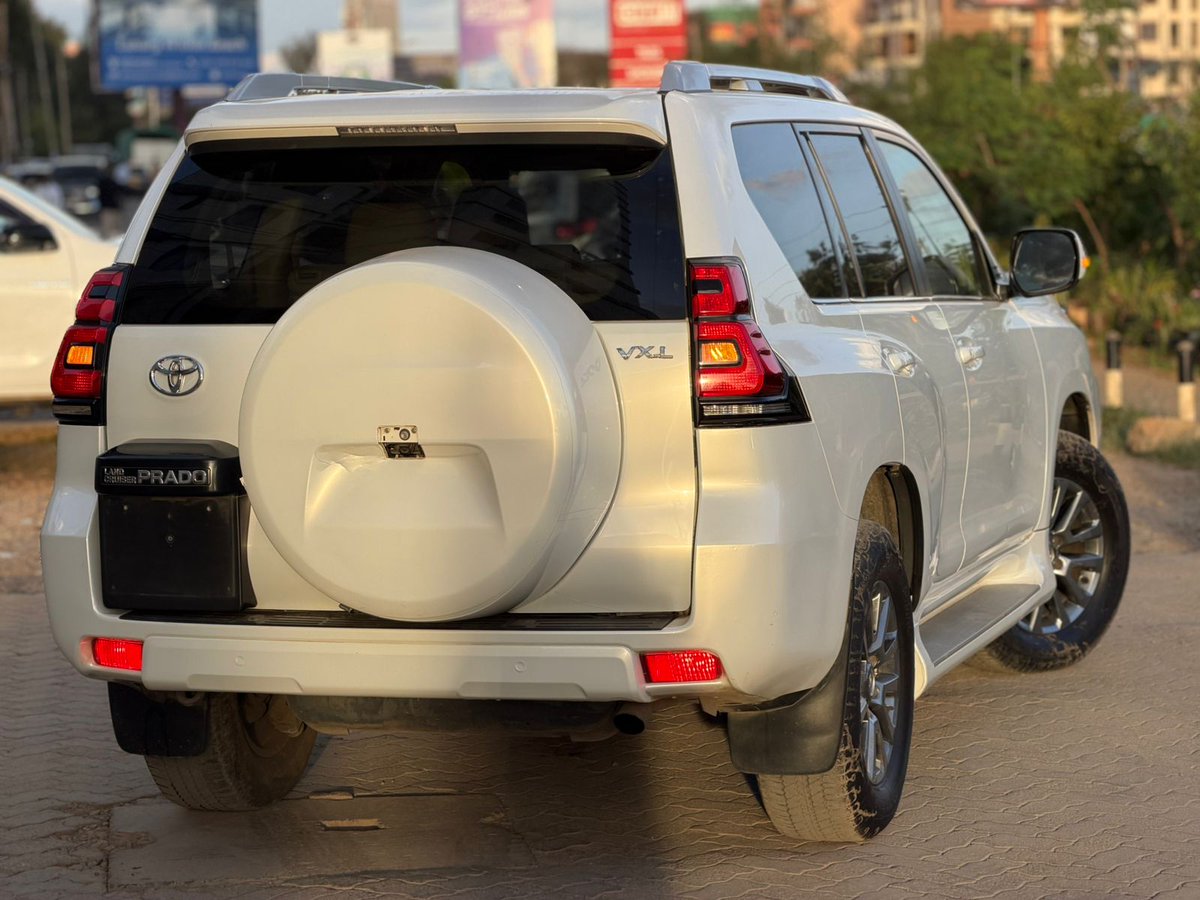 Avugwii's tweet photo. Toyota Land criuser Prado VXL
2019 model
3ltr diesel
Automatic transmission
4 zone climate control
4WD
7 seater 
Sunroof leather
warm &amp; cooled seats
360 camera
Steering option
Height suspension 
Ref no - 4893 
Milage - 71K
Cash - 7.35M
📍 Ngong Road
📞0743911592 https://t.co/aTtqgx26h1