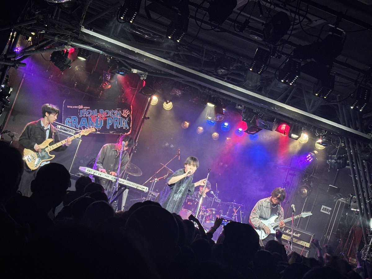 JYOJIROCK's tweet photo. ［準決勝3日目2部7組目］
Adornament

個性のある歌声でクセになりますね〜
演奏も丁寧かつ勢いもあってまた上手くなってる！！いいぞー！！！ https://t.co/PVzohjybss
