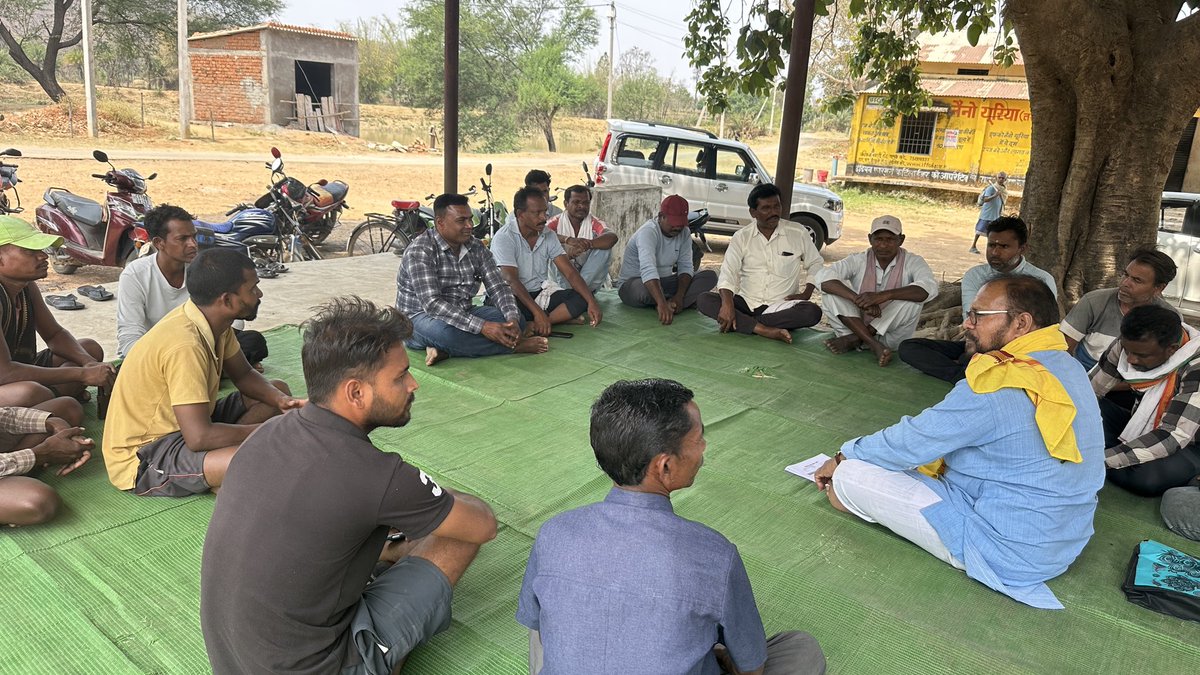 गांव चलो अभियान के अंतर्गत पंचायत समिति बूथ समिति के पदाधिकारियों के चयन के लिए कार्यकर्ता ओ के साथ बैठक ग्राम पंचायत बैजनपूरी बूथ क्रमांक 171 ,172 विधानसभा क्षेत्र क्रमांक 80 भानुप्रतापपुर 
<a href="/SachinPilot/">Sachin Pilot</a> <a href="/DeepakBaijINC/">Deepak Baij</a> <a href="/bhupeshbaghel/">Bhupesh Baghel</a> <a href="/DrCharandas/">Dr. Charan Das Mahant</a> <a href="/TS_SinghDeo/">T S Singhdeo</a> <a href="/rtaicc/">Rajesh Tiwari</a>