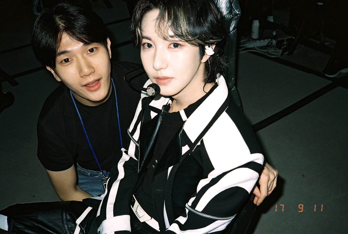 POPCORNBOBO323's tweet photo. #런쥔이왔당
🦊🫧
💭가장사랑하는 사람과함깨 찰칵!
和我最爱的人照一张！
💭참고로 우리매니저형님 입니당~
是我的经纪人～～ https://t.co/6AYNWA86za