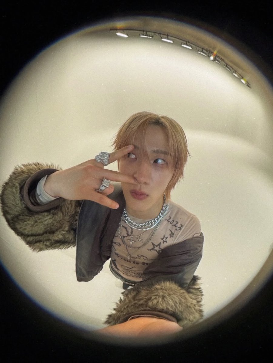 p1h pics tweet media