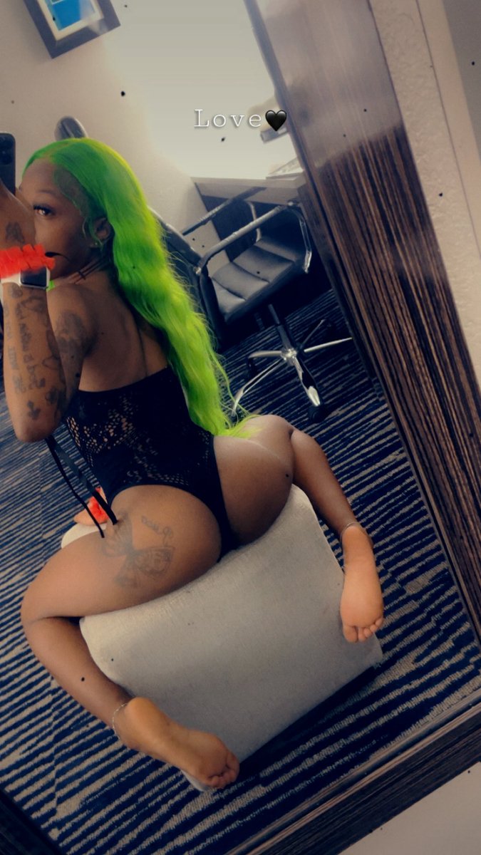 LuckyDollX's tweet photo. I’m bored Somebody come see me 👀 https://t.co/WvaO7hMTyU