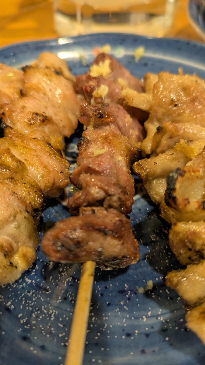 toratoryu1985's tweet photo. 本日まったりのんびりお休みでした😊仕事終わりからだとなかなか座れない焼き鳥屋に😁 https://t.co/KMrnvKUvi0