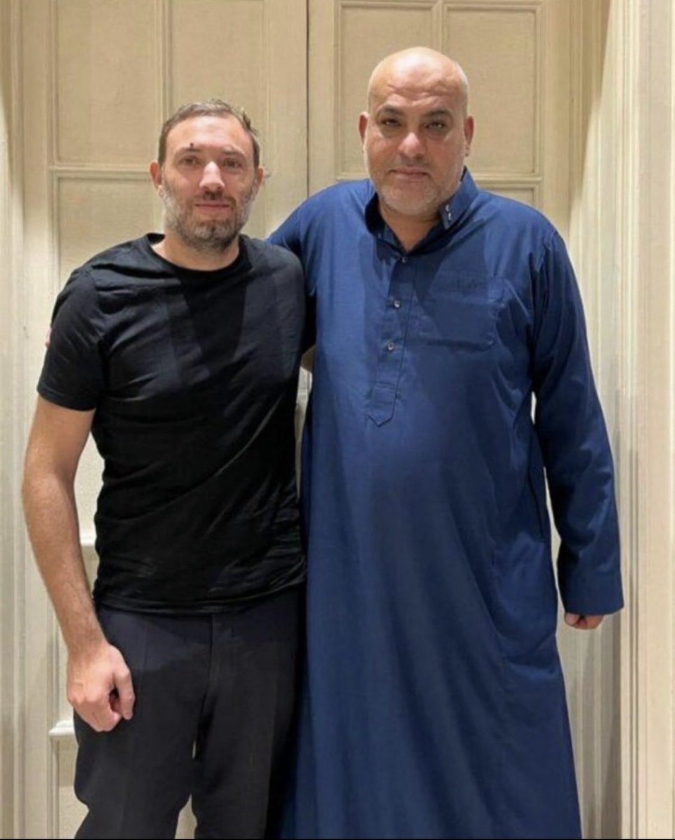 YOANNUSAI's tweet photo. @Portes_Thomas n’a pas l’air certain que je sois journaliste. En revanche, moi, je suis sûr qu’il est un collabo. https://t.co/YvYBnigUvj