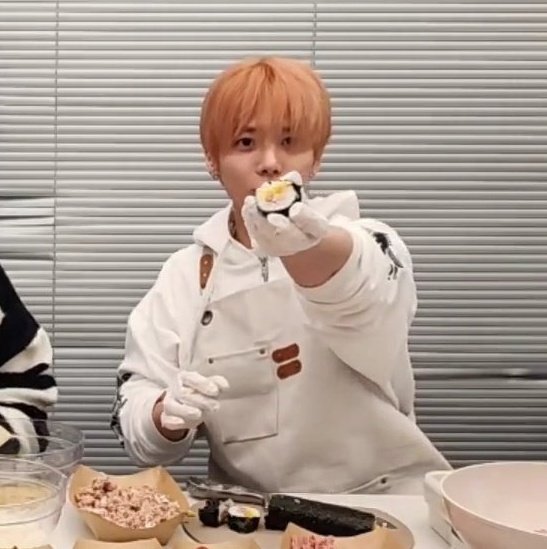 이목련 tweet media