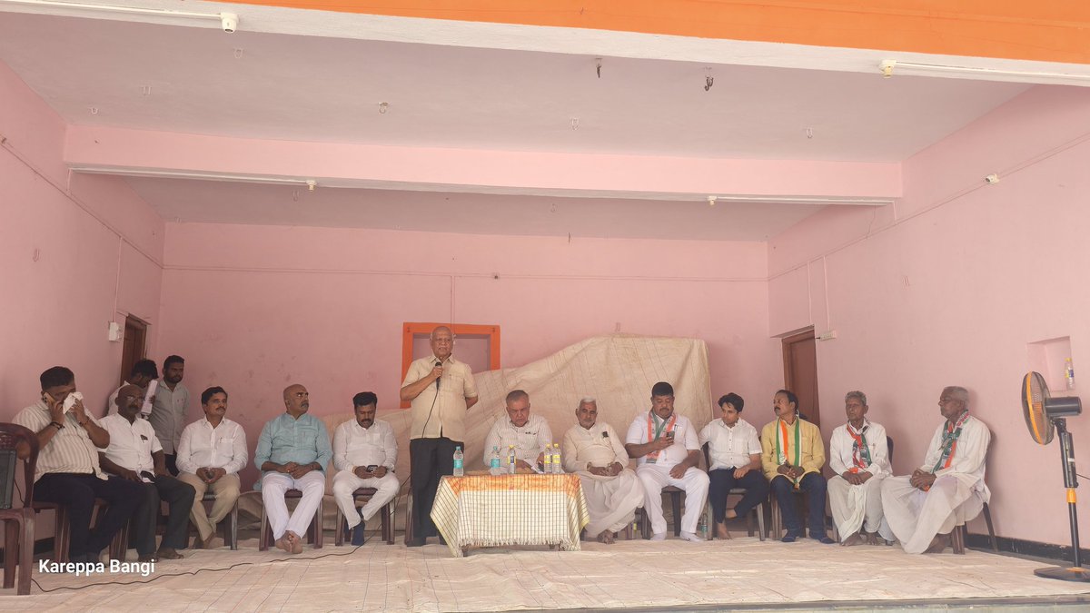 srpatilbagalkot's tweet photo. ಬಾಗಲಕೋಟ ವಿಧಾನಸಭಾ ಕ್ಷೇತ್ರದ ಉಪಚುನಾವಣೆಯ ನಿಮಿತ್ಯ ಇಂದು ಬೇವೂರ,ಹಾಗೂ ಹಳ್ಳೂರ ಮತ್ತು ಬೈರಮಟ್ಟಿ ಗ್ರಾಮಗಳಲ್ಲಿ ನಮ್ಮ ಪಕ್ಷದ ಅಭ್ಯರ್ಥಿ ಶ್ರೀ ಉಮೇಶ್ ಮೇಟಿ ಅವರ ಪರವಾಗಿ ಮತಯಾಚನೆ ನಡೆಸಿದೆ.

ಕಾಂಗ್ರೆಸ್ ಪಕ್ಷದ ಅಭ್ಯರ್ಥಿಯನ್ನು ಭಾರೀ ಬಹುಮತಗಳಿಂದ ಗೆಲ್ಲಿಸಿ, ಕ್ಷೇತ್ರದ ಅಭಿವೃದ್ಧಿಗೆ ಕೈಜೋಡಿಸುವಂತೆ ಪ್ರೀತಿಪೂರ್ವಕ ವಿನಂತಿಸಿದೆ. https://t.co/T9G1Jq8rpy