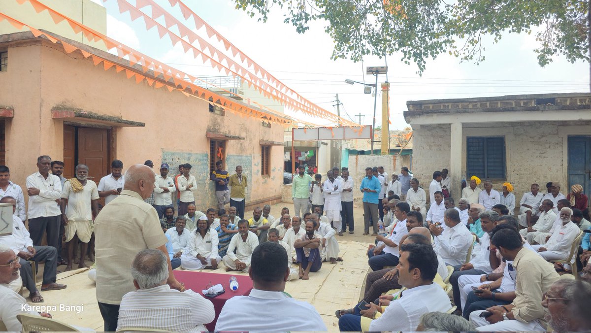 srpatilbagalkot's tweet photo. ಬಾಗಲಕೋಟ ವಿಧಾನಸಭಾ ಕ್ಷೇತ್ರದ ಉಪಚುನಾವಣೆಯ ನಿಮಿತ್ಯ ಇಂದು ಬೇವೂರ,ಹಾಗೂ ಹಳ್ಳೂರ ಮತ್ತು ಬೈರಮಟ್ಟಿ ಗ್ರಾಮಗಳಲ್ಲಿ ನಮ್ಮ ಪಕ್ಷದ ಅಭ್ಯರ್ಥಿ ಶ್ರೀ ಉಮೇಶ್ ಮೇಟಿ ಅವರ ಪರವಾಗಿ ಮತಯಾಚನೆ ನಡೆಸಿದೆ.

ಕಾಂಗ್ರೆಸ್ ಪಕ್ಷದ ಅಭ್ಯರ್ಥಿಯನ್ನು ಭಾರೀ ಬಹುಮತಗಳಿಂದ ಗೆಲ್ಲಿಸಿ, ಕ್ಷೇತ್ರದ ಅಭಿವೃದ್ಧಿಗೆ ಕೈಜೋಡಿಸುವಂತೆ ಪ್ರೀತಿಪೂರ್ವಕ ವಿನಂತಿಸಿದೆ. https://t.co/T9G1Jq8rpy
