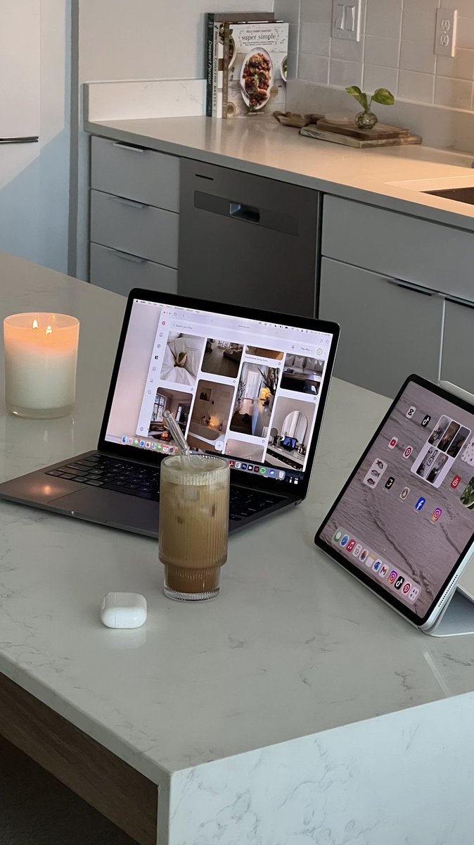 𝒞𝓁𝒶𝓈𝓈𝓎 tweet media