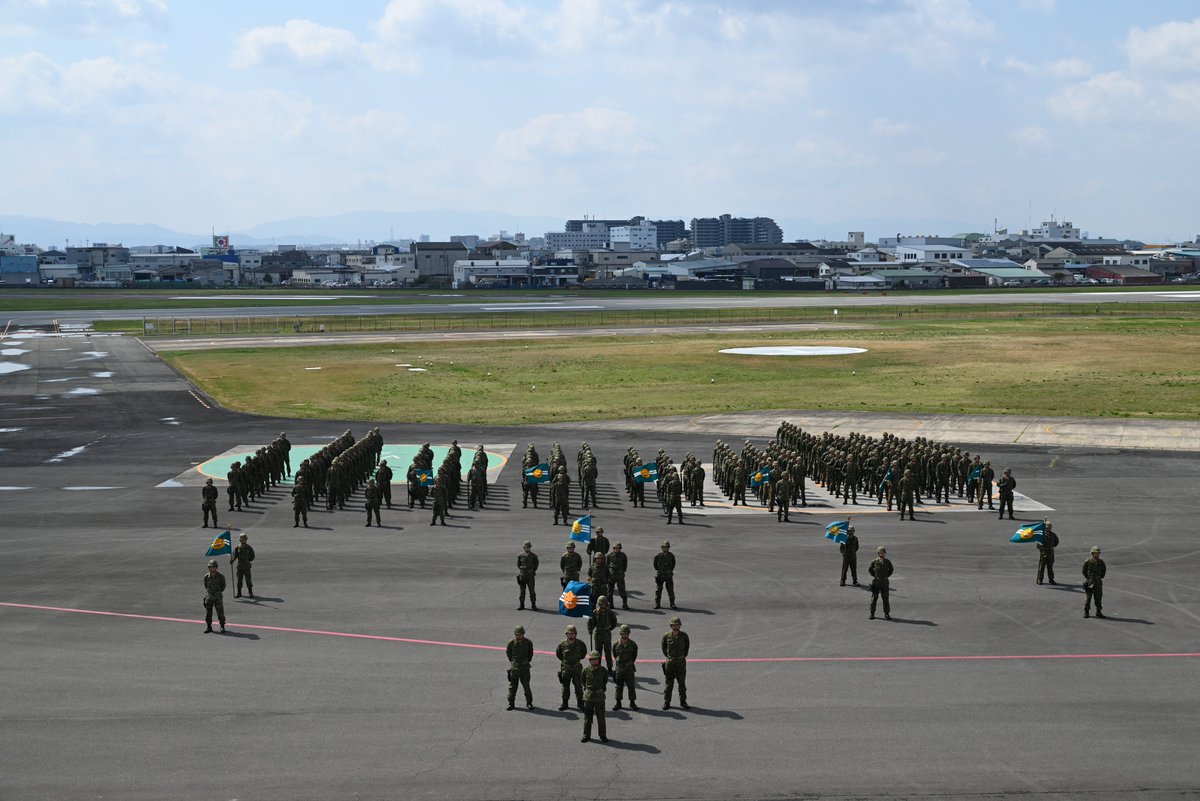 JGSDF_YAO's tweet photo. 【お知らせ】
この度、第３７代中部方面航空隊長兼ねて八尾駐屯地司令に田代裕久１等陸佐が着任しました。
駐屯地司令要望事項「和」を掲げ、地域の皆様とともに歩んで参りますので、今までと変わらぬご支援を賜りますようにお願い申し上げます。

#自衛隊　#八尾　#着任 https://t.co/xlZzbeNxyi