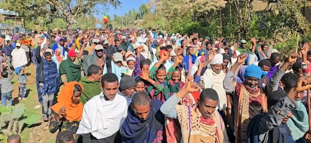 በቃን...❗️
በነጋ በመሼ መታቀፍ አስከሬን!!
ወግድ...❗️
በባሩድ ጨፍጫፊን አንመርጥም በካርድ!!
ዞር በል...❗️
አማራው በቅቶታል በድሮን መገደል።