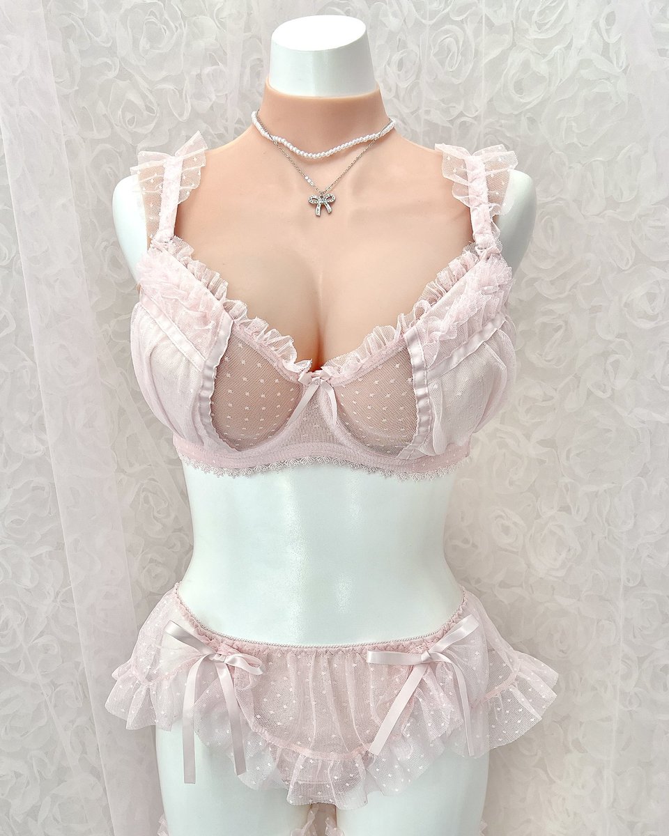 LoveranOfficial's tweet photo. 『グラマーサイズを着てみると...💭✨』
Gカップ、Hカップ、Iカップの気になる“透けちち”感はこんな感じ🥺💕ブラの台座が高めの設計で安定感のある着け心地◎

【ボディはI70着用💗】 https://t.co/1MfvNA08PZ