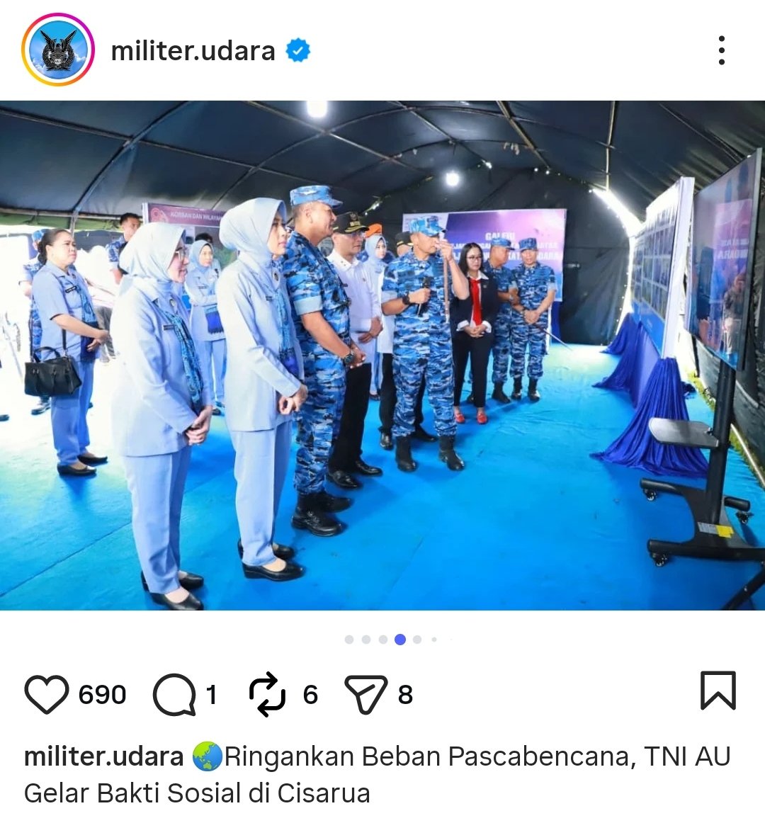 CardDafa's tweet photo. Mantab, TNI siap menopang rakyat dalam situasi apapun, tanpa kenal lelah dan waktu, di mana pun sampai ke penjuru tanah air.
Sigap Membantu Kita https://t.co/rmptcPUANh