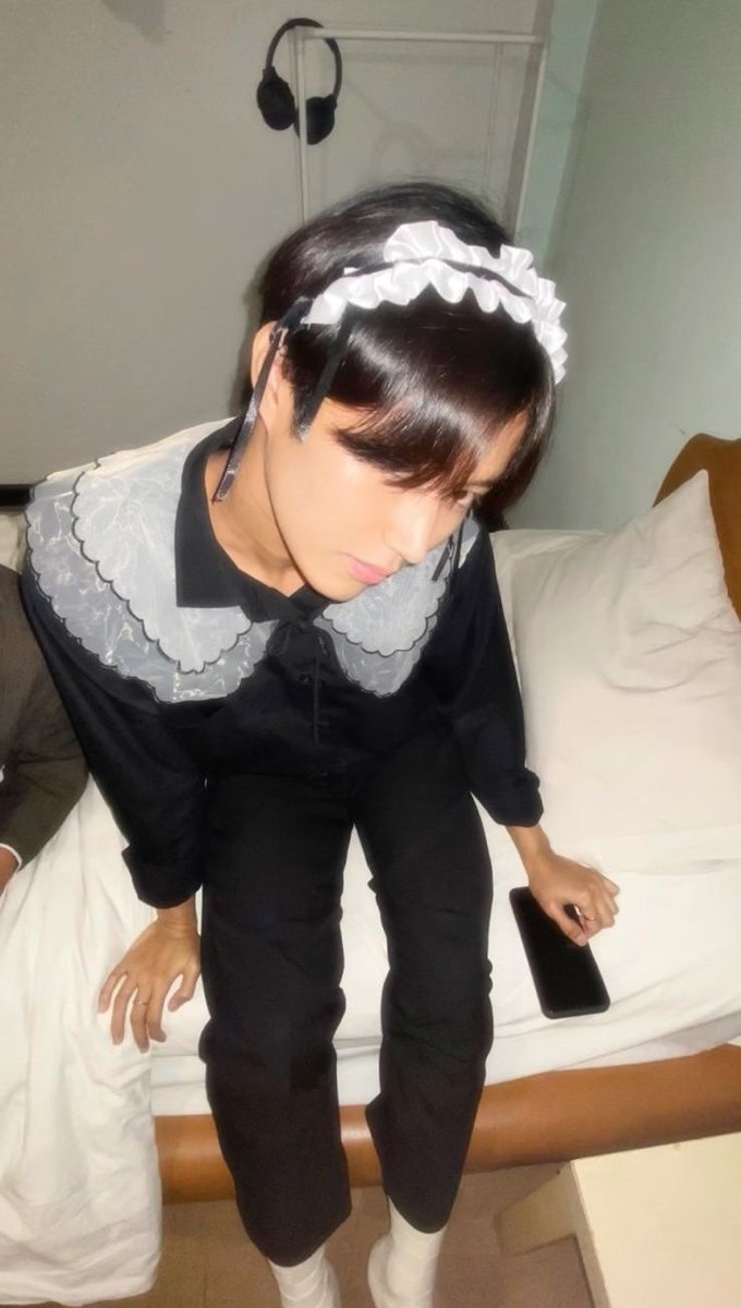 deify 💭 tweet media