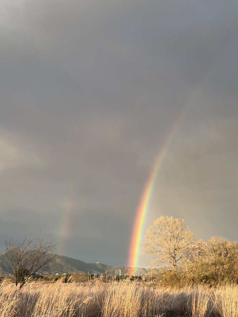 shuhei601's tweet photo. 筑波山と虹🌈

#つくば市
#虹 https://t.co/RVJf9AYC8E