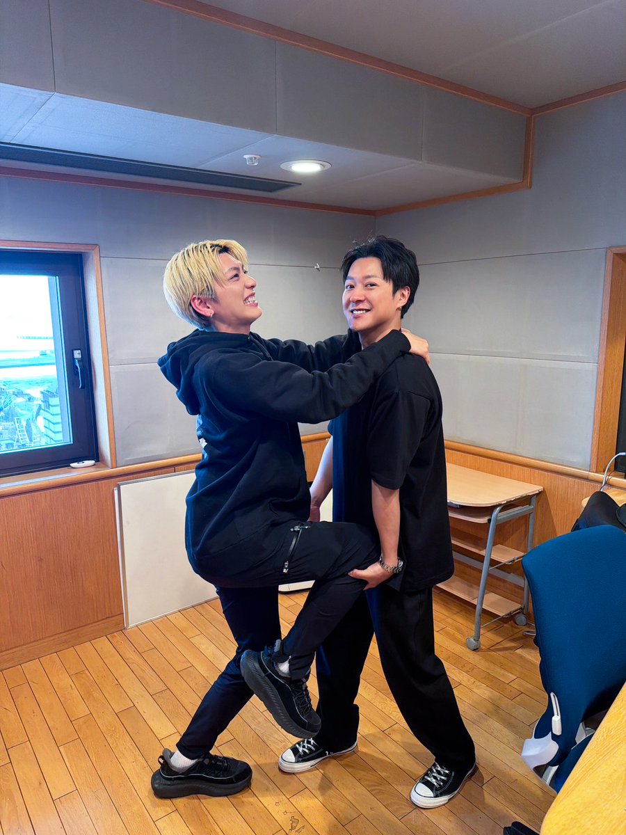 Lead [Official] tweet media