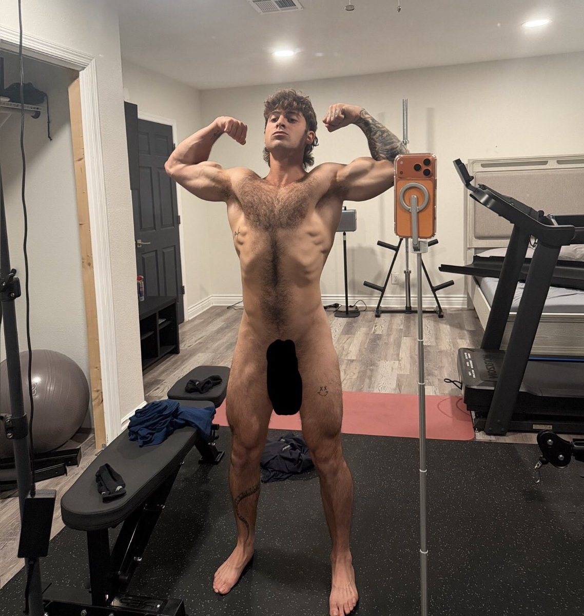 onlymasterjoey's tweet photo. It’s okay, you losers were just born unlucky and I was just born a king, that’s just how it is and you need to accept it. https://t.co/xiaEMlorx5