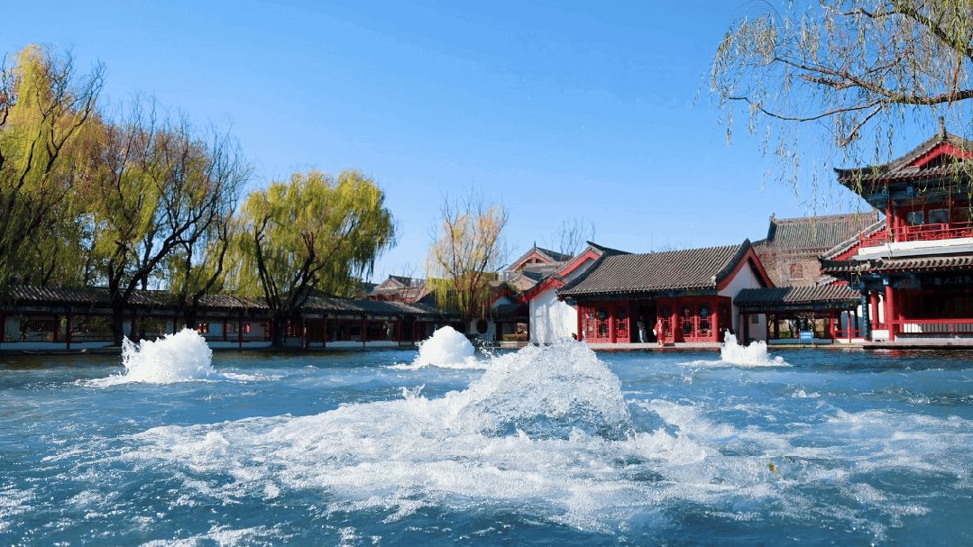 Your Qingming Festival escape is ready at Mingshui Ancient Town! 

Relax by the crystal Meihua spring under blooming petals, and catch traditional dances, NPC interactions, and drone shows. Don't miss the savory Bazirou pork and seasonal wild vegetables. A perfect spring dream!