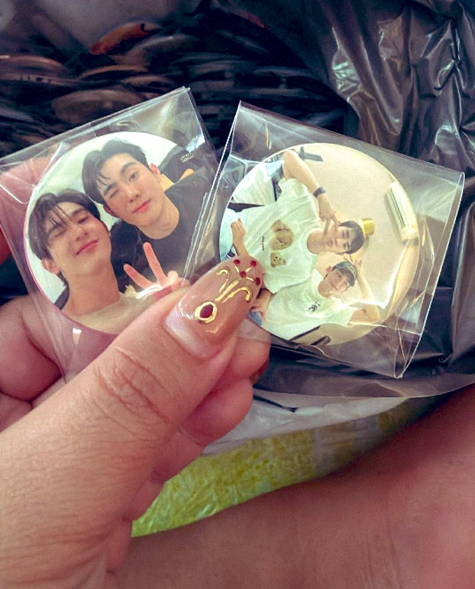 supa31661's tweet image. ของจริงน่ารักมาก แวะมารับกันได้นะคะ 

Giveaway -- ( 🦊🍅❤️ )

: เข็มกลัด ฟอสบุ๊ต
03-04/4 : 60 set

📍 Union Mall
🗓️ 3-4 April 2026 

แวะมารับน้องกันด้วยนะคะ ❤️🤏🏻

 #ForceBookFancon
#forcebook #fforce_  #kasibook  #ฟอสบุ๊ค ❤︎