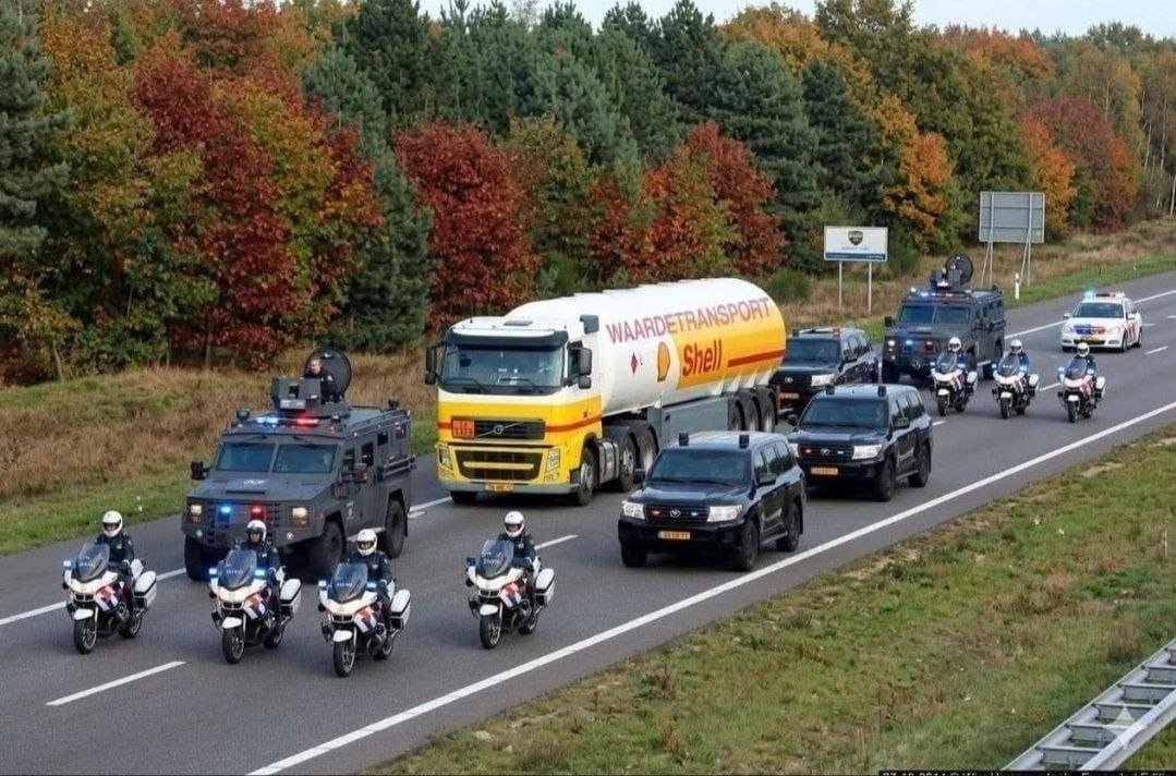 cyan_rk's tweet photo. Die Castor-Transporte der Neuzeit.
#Zustände #Spritpreise #Benzin #Diesel #Tankstelle #Preisschock #Bundesregierung #Steuern https://t.co/8o7SwTTJMm