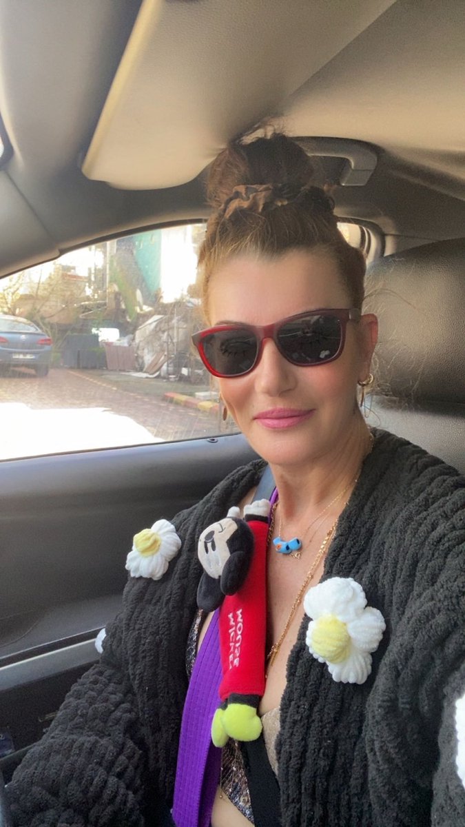 Özlem ckn tweet media