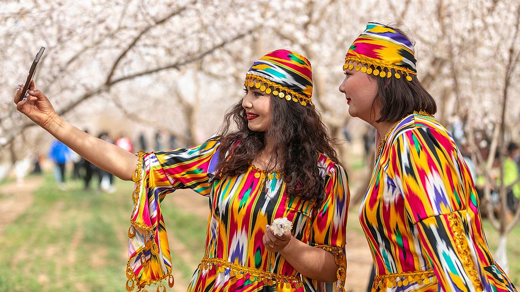 Explore Xinjiang tweet media