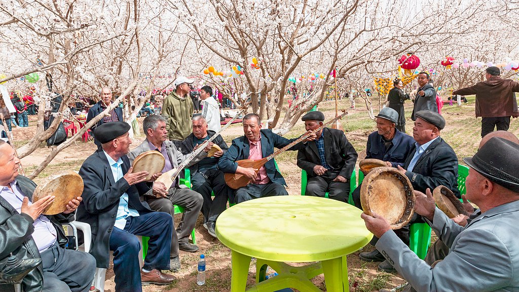 Explore Xinjiang tweet media