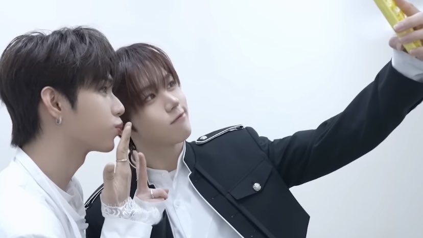 lawki ༯ tweet media