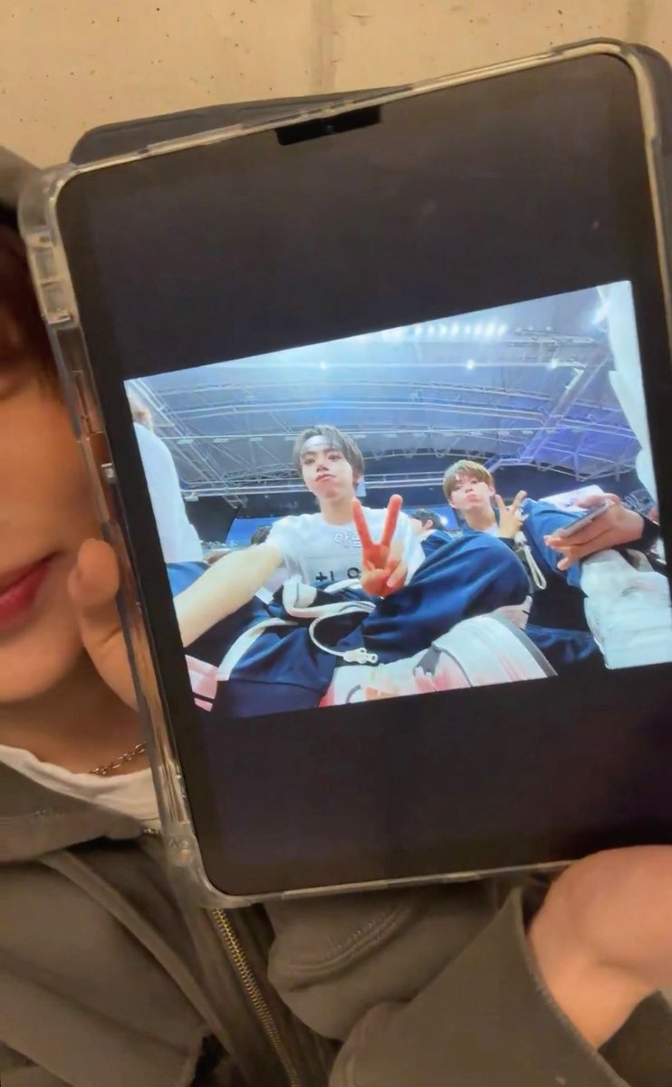 lawki ༯ tweet media