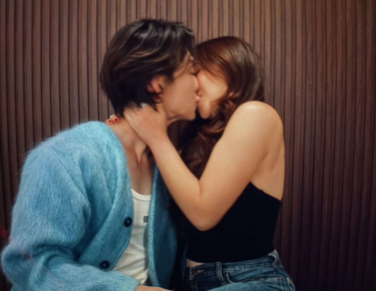 precious tweet media