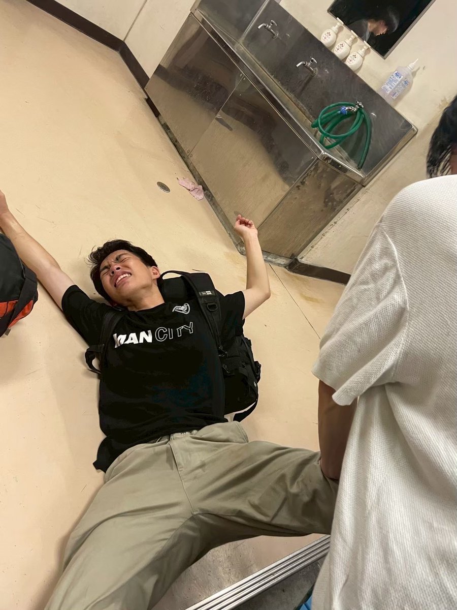 ycumbb's tweet photo. 新2年生　5人目🏀

名前：田邊
出身：市川

元々卓球をやっていて大学からバスケを始めた田邊！
ピンクのバッシュとキレのあるドライブで周りを虜にする急成長中のかっこいい九州男児！
英語が出ちゃってる時はテンションが高い証かも？そんな誰とでも打ち解けられる田邊と話したい方は是非新歓へ！ https://t.co/jvhPqoElOK