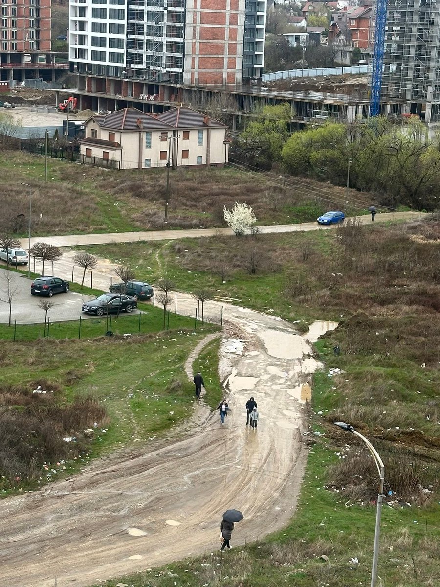 Vrojtuesit e lagjes - Prishtinë tweet media