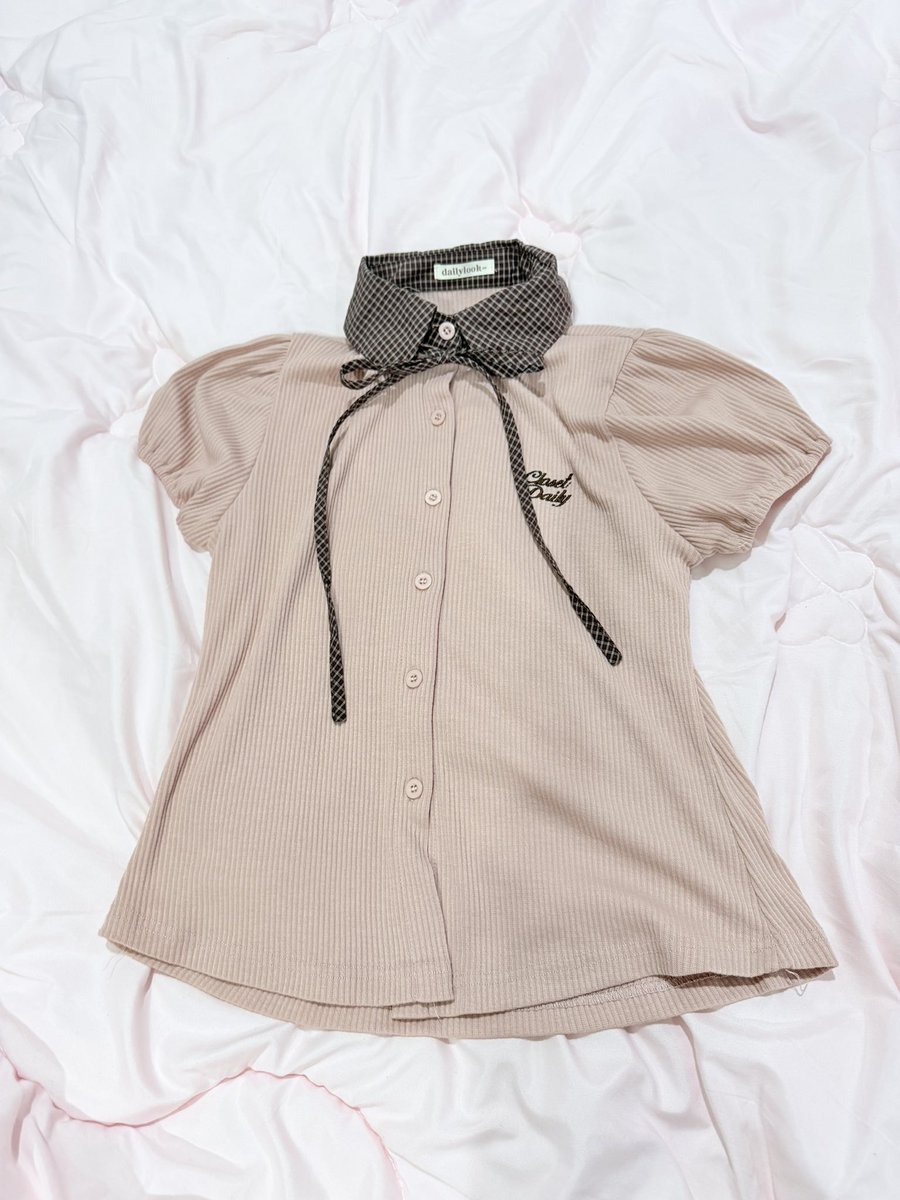 h3llo1471's tweet photo. ส่งต่อเสื้อ https://t.co/bPxEyO1wvB ไม่มีตำหนิ ราคา 420 รวมส่งค่ะ🐰🎀#ส่งต่อเสื้อผ้า #ส่งต่อเสื้อผ้ามือสอง #ส่งต่อvghbkk #vghbkk #ส่งต่อstylistshop #ส่งต่อcintage #โล๊ะตู้ #โล๊ะเสื้อผ้า #cintageshop #chuuchop #stylistshop #ส่งต่อrika #ส่งต่อbeming #ส่งต่อdailylook https://t.co/IbVt8H1RnI