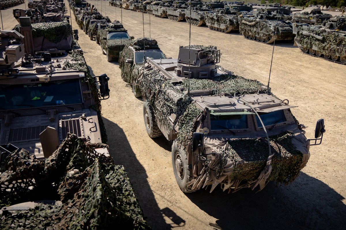 MoD_Estonia's tweet image. 🇪🇪 22 years ago today, Estonia’s flag was raised at @NATO HQ in Brussels. Today, #Estonia hosts 2000+ Allied troops 🇬🇧🇫🇷🇺🇸 and 🇵🇹F-16s
#WeAreNATO #NeverAlone