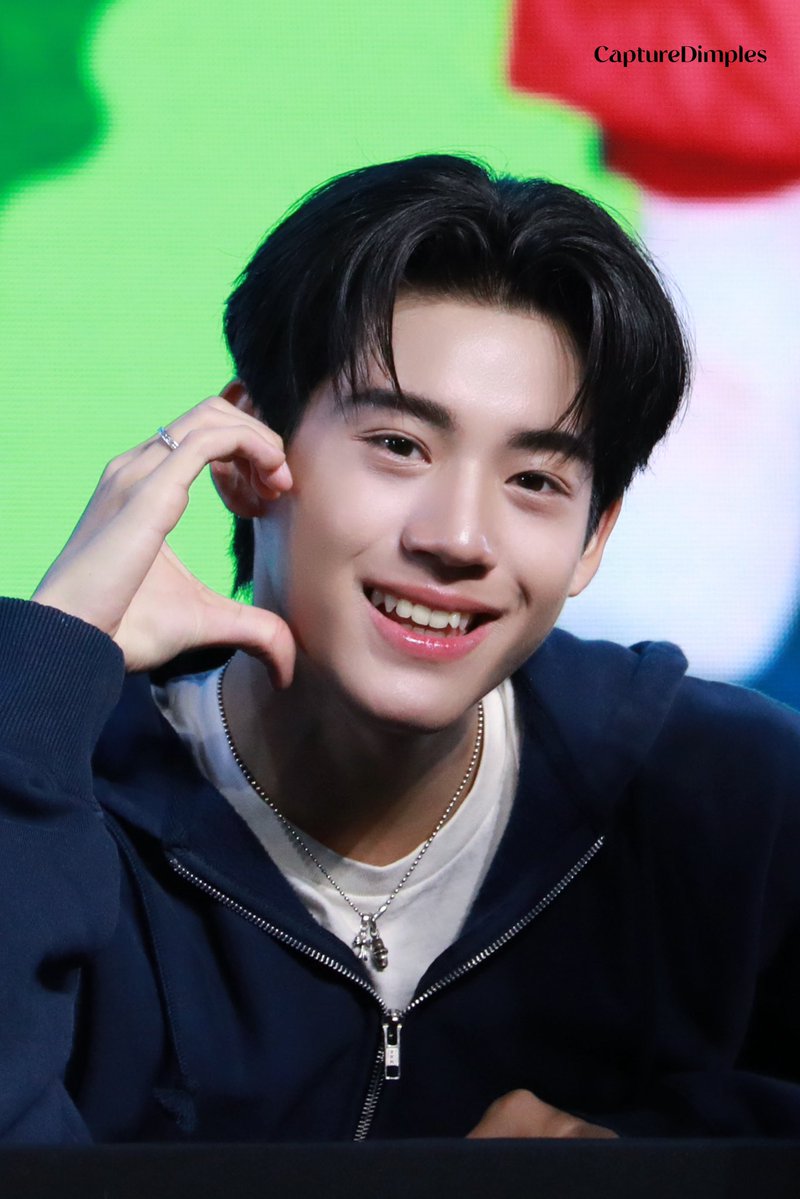 CaptureDimples tweet media