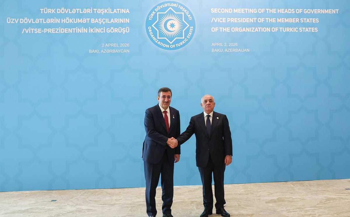 _cevdetyilmaz's tweet photo. Her zaman bir, beraber ve güçlü olduğumuz Azerbaycan'ın başkenti Bakü’de gerçekleştirilen TDT Üye Devletleri Hükümet Başkanları ve Cumhurbaşkanı Yardımcıları Toplantısı'na katılarak önemli değerlendirmelerde bulunma imkânı bulduk.

Türk Devletleri Teşkilatı’nın geleceğine katkı sunan bu buluşma, ortak hedefler doğrultusunda kararlılıkla ilerlediğimizin somut bir göstergesi olurken, sürdürülebilir ve etkili çalışmalarımızın da yeni bir aşamasıdır.

Bu anlayışla, bugün yapacağımız değerlendirmelerin, daha bütünleşmiş ve daha müreffeh bir Türk Dünyasının inşasına katkı sağlayacağına inanıyorum.

Teşkilatımızın gözlemci üyesi KKTC’nin Başbakanı Sayın Ünal Üstel’in bugün aramızda olmasından da büyük bir memnuniyet duyuyoruz. 

Bu vesileyle, Bakü’de Aile Meclisimizde bulunmaktan duyduğum bahtiyarlığı ifade ediyor, kıymetli dostum Sayın Asadov’a ev sahipliği için şükranlarımı sunuyor, Teşkilat üyesi dost ve kardeş ülke halklarına en kalbi muhabbetlerimi iletiyorum.