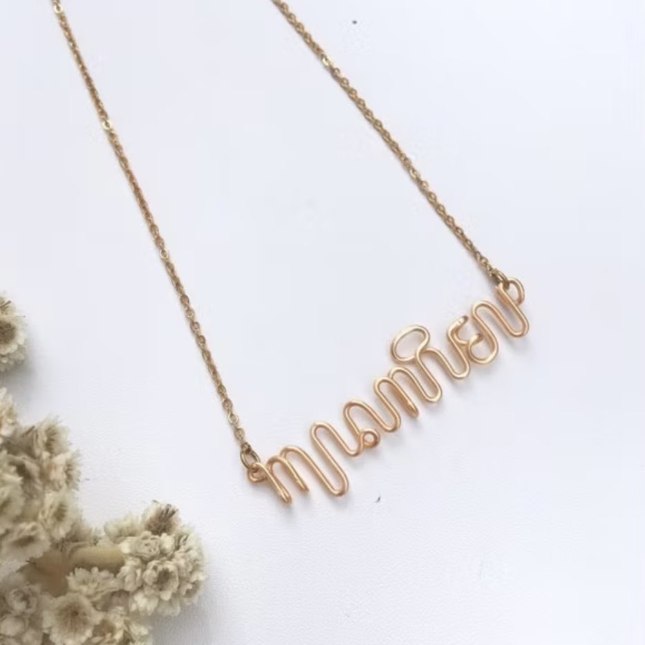 CANTIK BANGET🥹✨
nemu toko 🍊 yg jual aksesoris custom AKSARA JAWA! 

➡️ cocok banget untuk dipakai sendiri ataupun dijadikan kado ke orang terkasih🤗