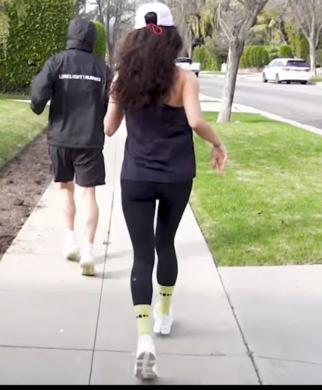 JIHYOS LIMP WRIST WHY DOES SHE RUN SO GAYLY HSHWUWIWIWKWJWJ