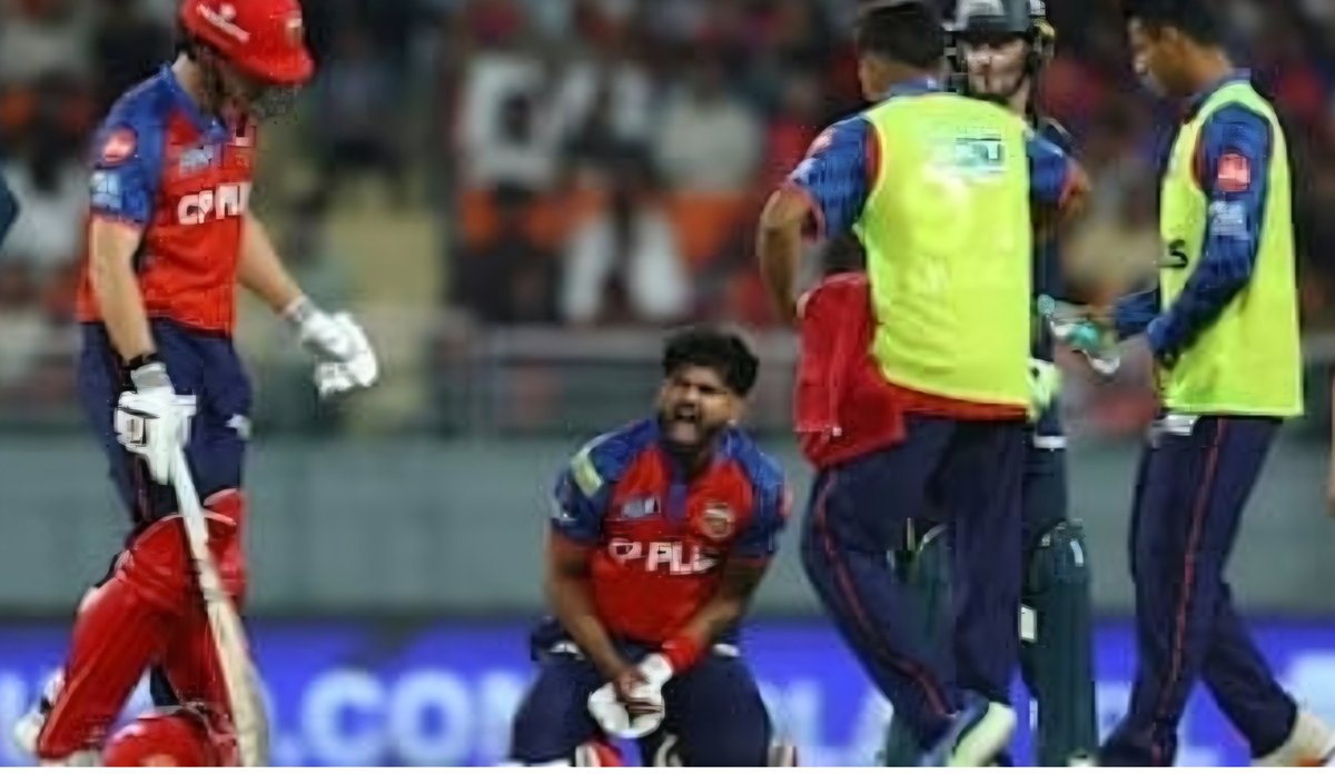 CricUniverse7's tweet image. अब लगता है के Shreyas Iyer  के साथ #Injury का एक #रिश्ता बन गया ह।

#ShreyasIYER again injured and ruled for 4 Weeks from the Ongoing #IPL 2026 from #PBKS 

Its big set back for PBKS 

In his absence Shashank Singh will Lead the team.

#ShreyasIyer #PBKS #IPL2026 #हनुमान_जयंती