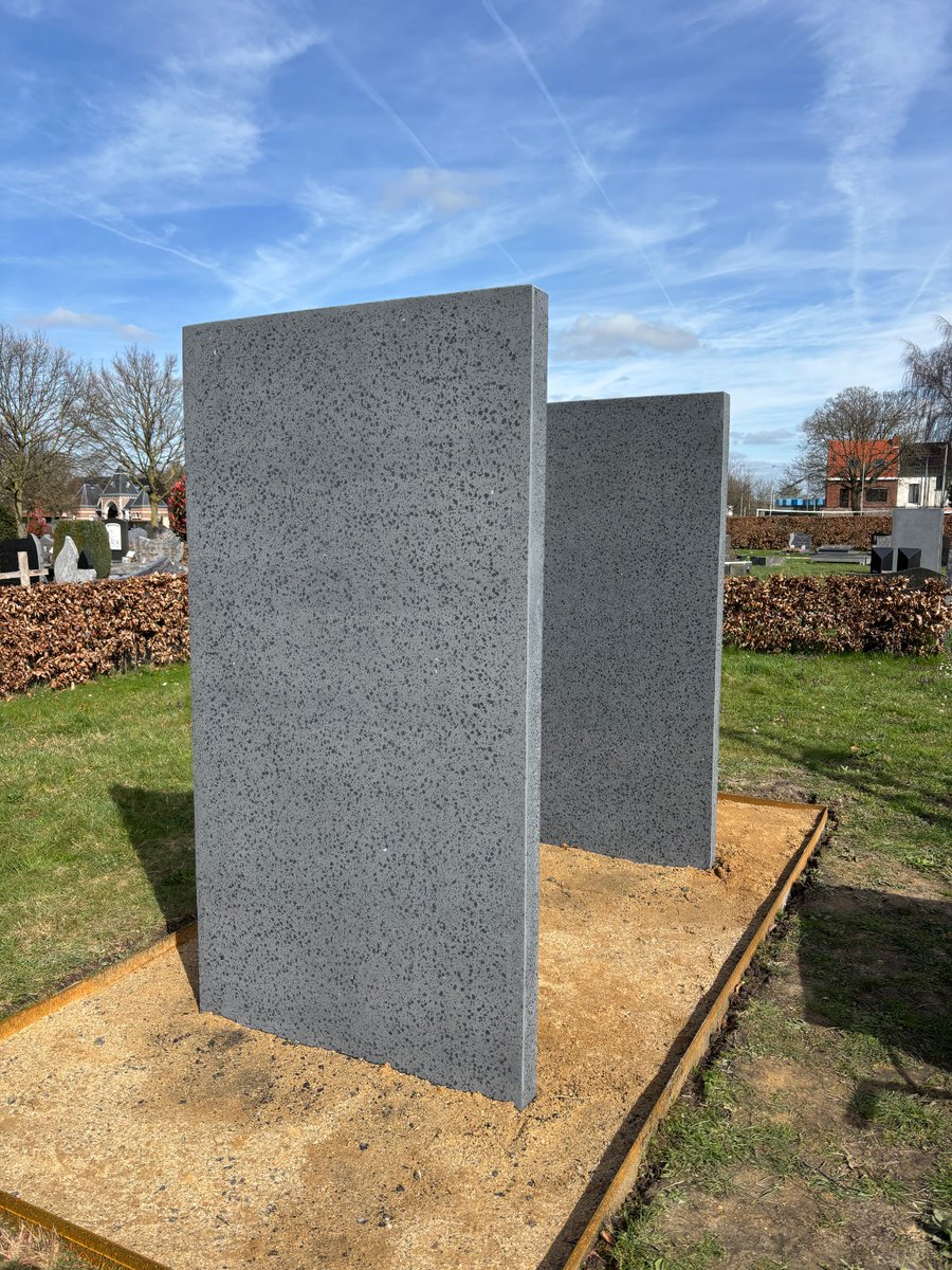 UrbaStyle's tweet photo. Cemetery - Memoral Wall in Kontich (BE).

Customized by @ConcreteDiv and @UrbaStyle : wall - finishing Fino, colour anthracite.

With Gemeente Kontich. https://t.co/kdTxmDtQKw