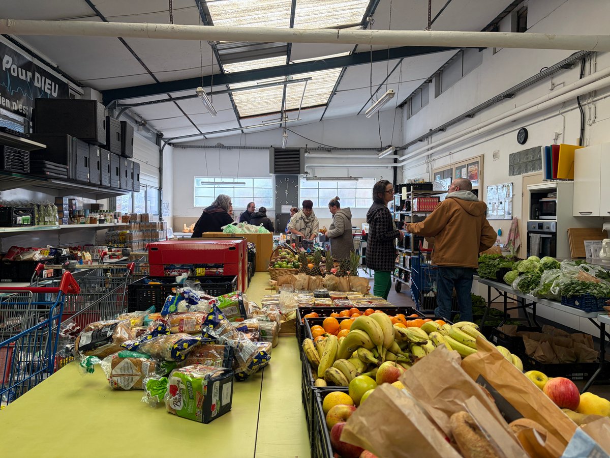 Prefet67's tweet image. #Social | Les Greniers de Joseph : un acteur essentiel de la #solidarité à #Diemeringen 📍

Créée il y a 12 ans, l’association Les Greniers de Joseph s’appuie aujourd’hui sur 80 bénévoles pour venir en aide aux personnes en situation de #précarité en #AlsaceBossue.

Au quotidien,