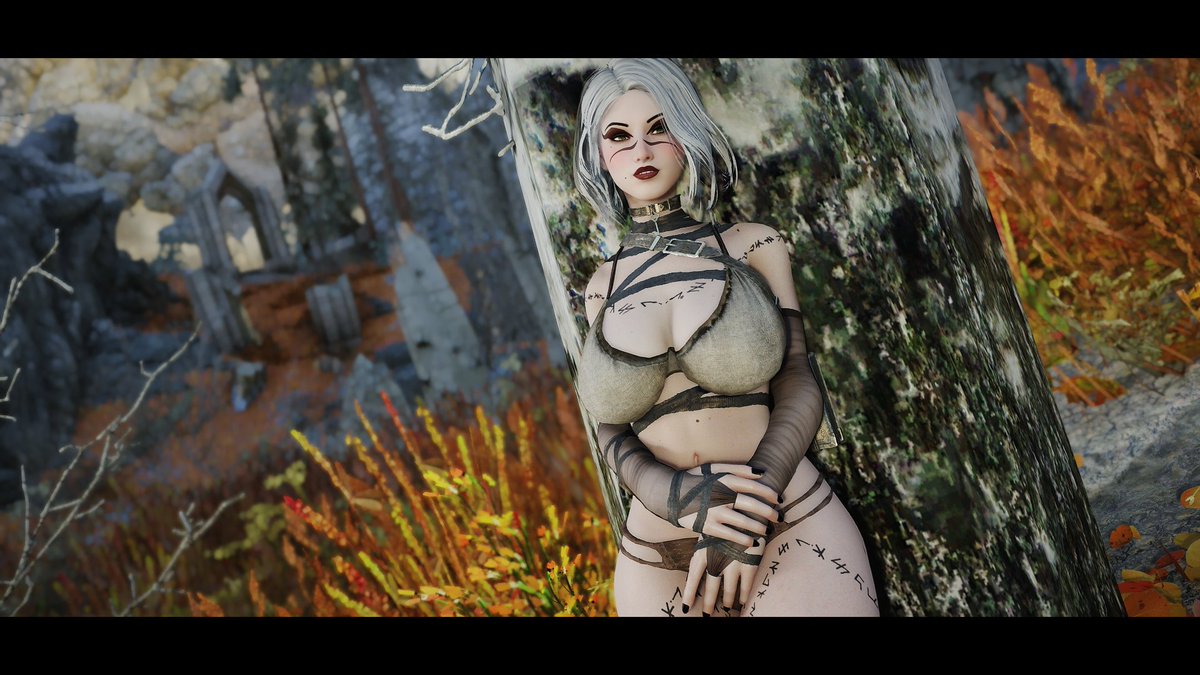 Beside the Silent Tree
#SkyrimSE #SkyrimMods #SkyrimScreenshots #YvelleSkyrimJourney