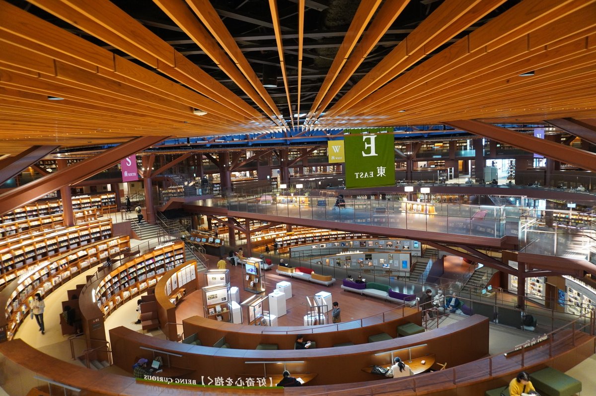 ころけろ tweet media