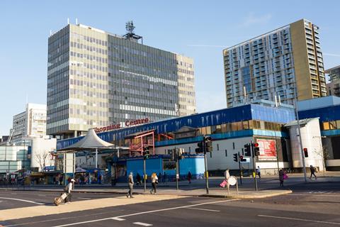 yimbyalliance's tweet photo. 🚨Southwark Council approves the final phase of the £1.5 billion Elephant & Castle regeneration. 

Three towers rising to 34 storeys on the West Site will deliver:
🏘️507 rental homes
🏫452 student beds
⚖️116 at social rent
🎭A 20,000 sq ft cultural venue
🚇Space for a future Bakerloo line extension

This approval completes a town centre plan that will deliver almost 1,000 new homes.

Before & after ⤵️

Follow our TikTok for more updates:
https://t.co/HNtZQPAf0a

Source: https://t.co/rvVP9MoVsO