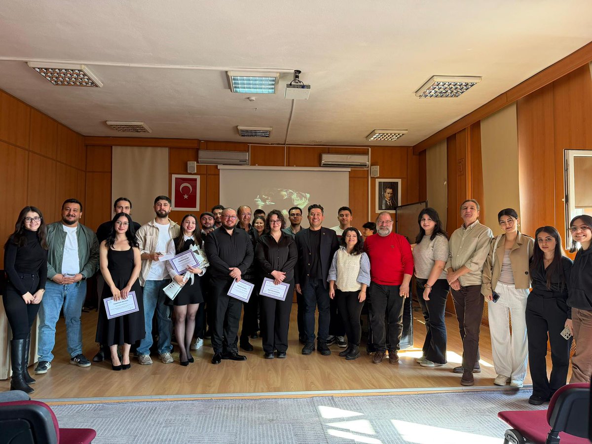 📢 “Açıklamalı Piyano Dinletisi” Gerçekleştirildi.✨
Haberin detayları için 👉🏻 egitim.gop.edu.tr
<a href="/toguresmi/">Tokat Gaziosmanpaşa Üniversitesi</a> <a href="/profdrfatihylmz/">Prof. Dr. Fatih Yılmaz</a> @toguef @togu.muzikegitimiabd
#togüeğitimfakültesi #eğitiminkalbinde #geleceğinizinde #açıklamalıpiyanodinletisi