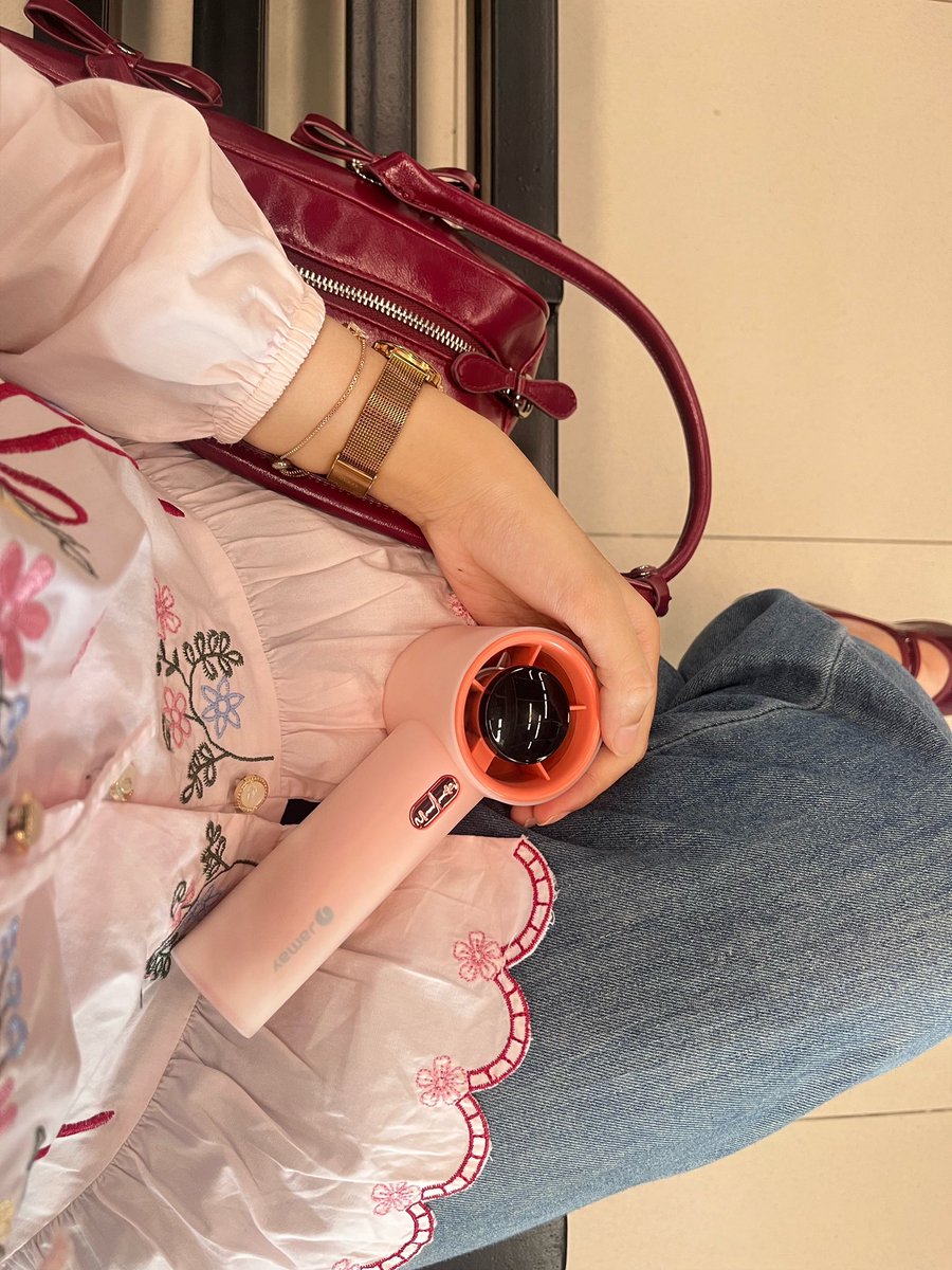 ݂۫ಿৎ zahra tweet media