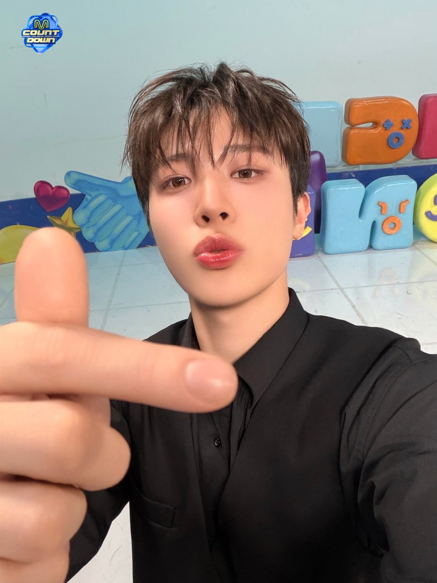 M COUNTDOWN Live tweet media